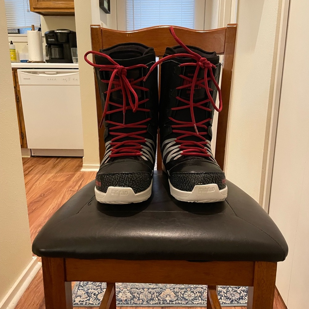 Thirty-two mens snowboard boots
